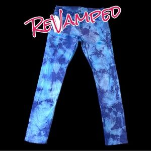 NWT Originally Aged White Boyfriend Skinny Jeans now Crystalized blue. 28